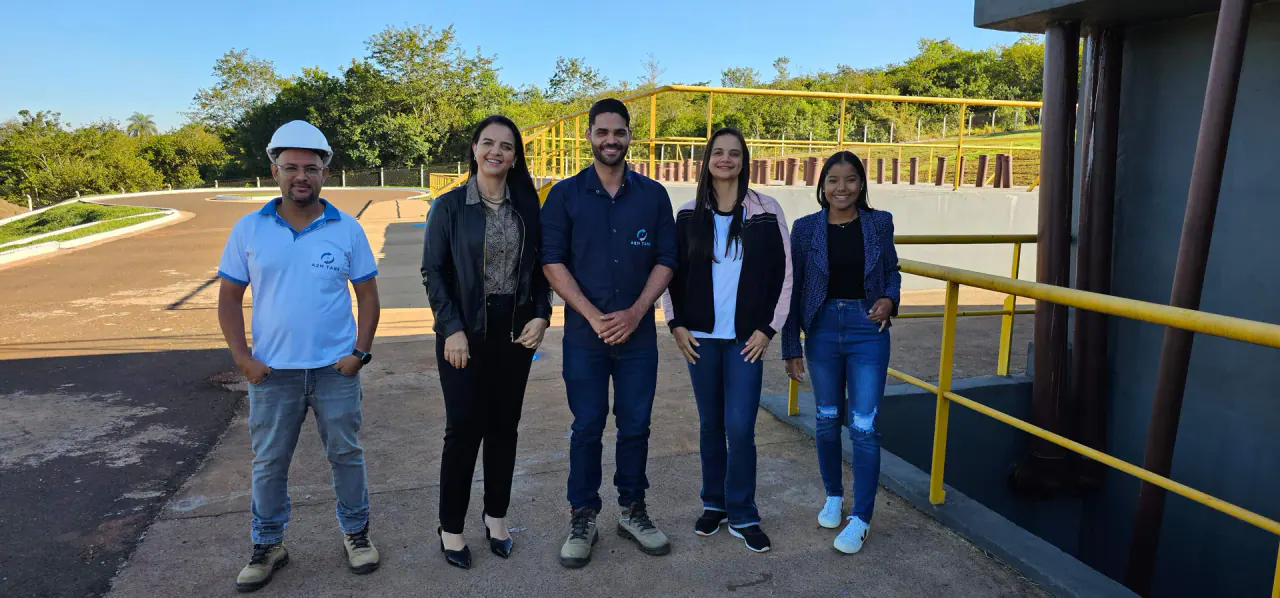 Equipe em visita à ETE de Indianópolis